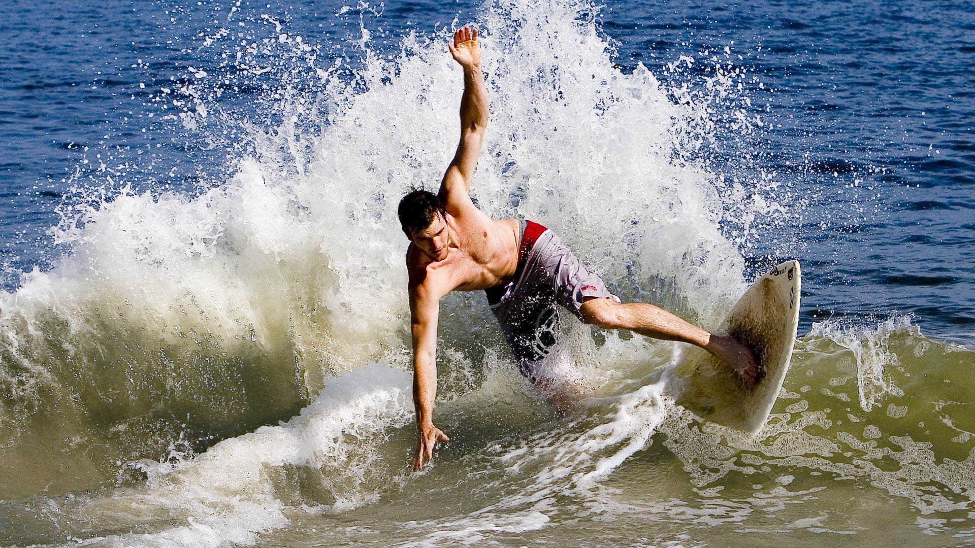 《【幕后故事】职业选手训练秘籍揭秘》，职业选手背后的艰辛